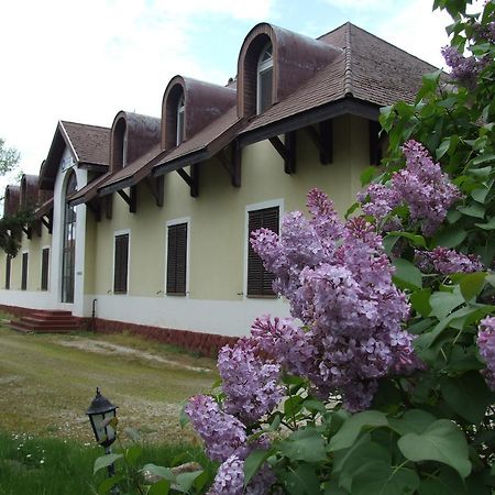 Aranyhid Hotel Balatonboglar Bagian luar foto