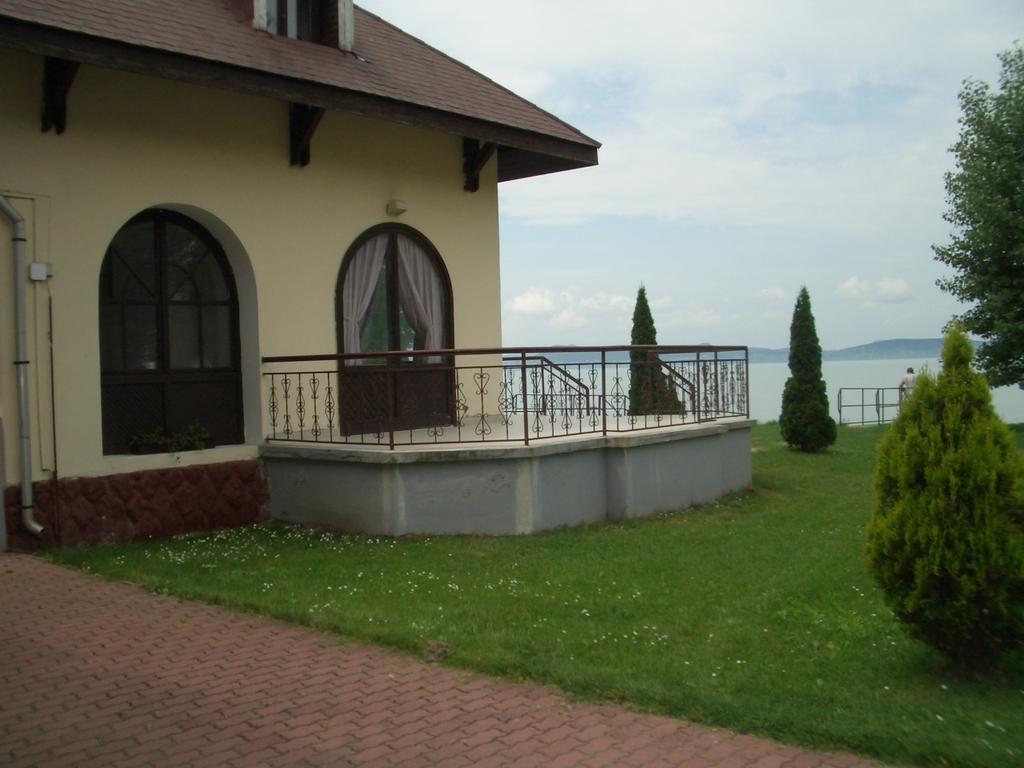 Aranyhid Hotel Balatonboglar Bagian luar foto