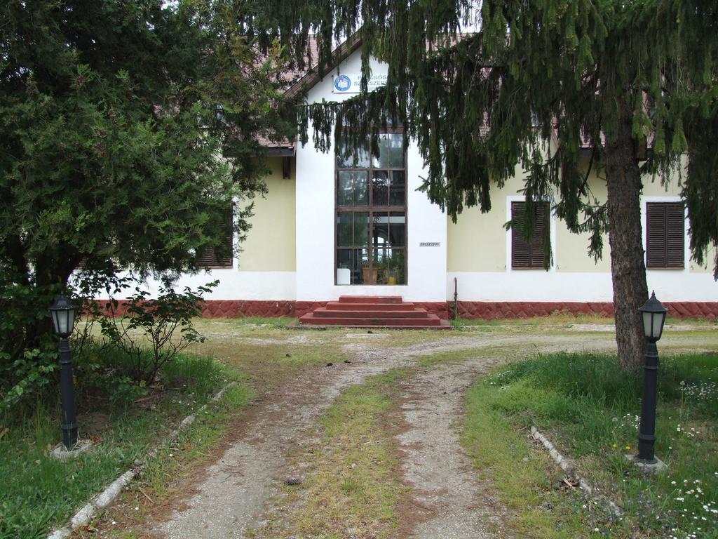 Aranyhid Hotel Balatonboglar Bagian luar foto