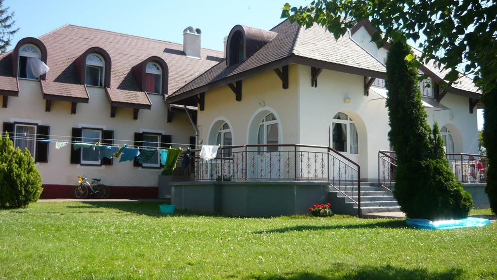 Aranyhid Hotel Balatonboglar Bagian luar foto