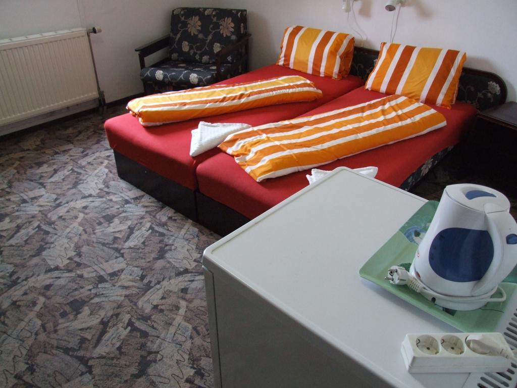 Aranyhid Hotel Balatonboglar Ruang foto