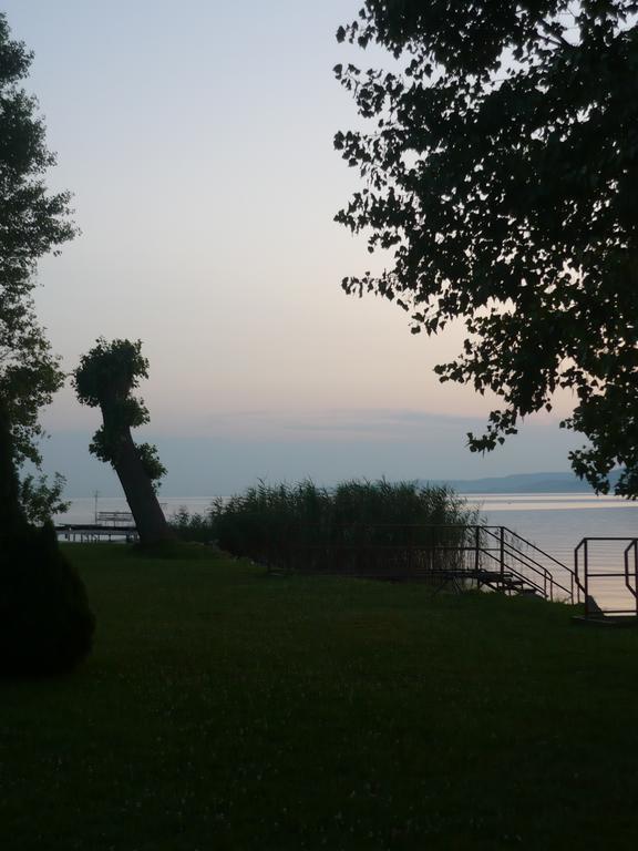 Aranyhid Hotel Balatonboglar Bagian luar foto