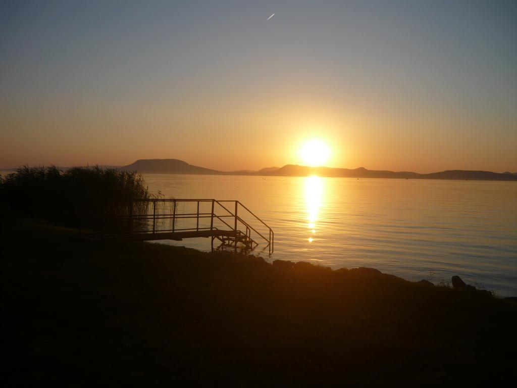 Aranyhid Hotel Balatonboglar Bagian luar foto