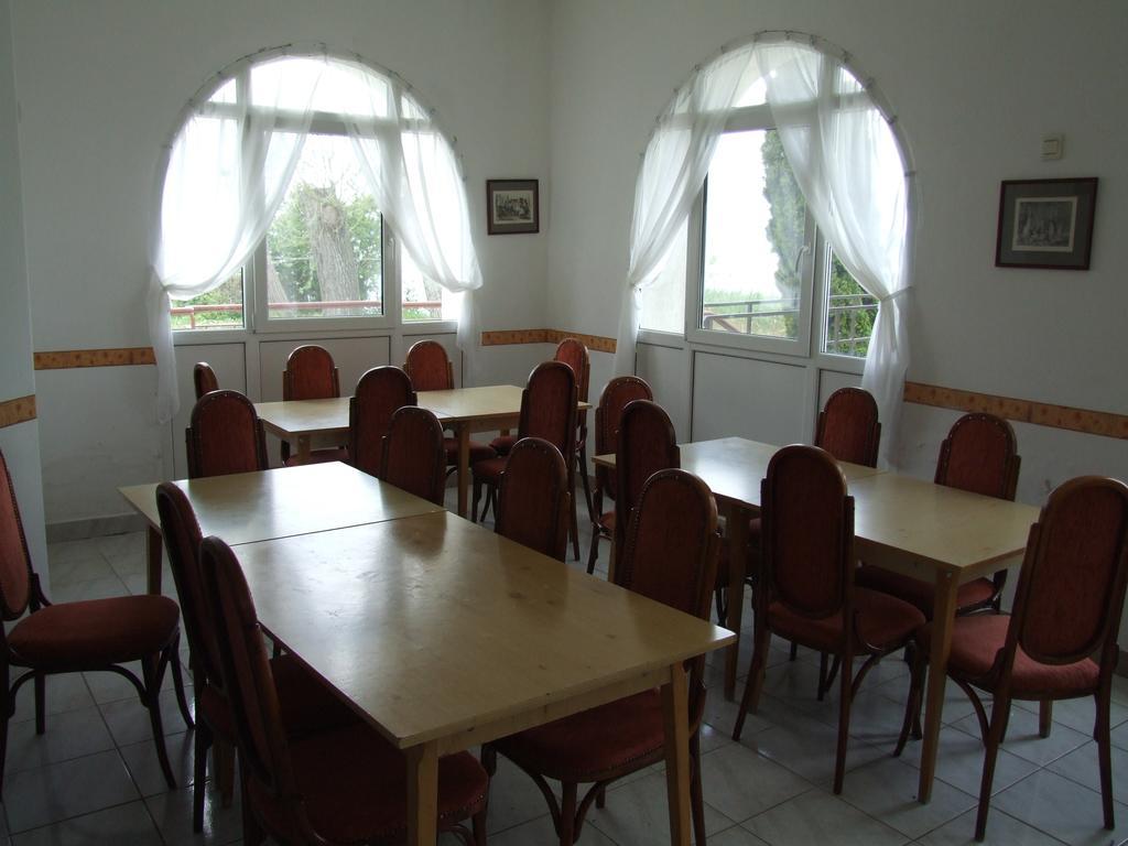 Aranyhid Hotel Balatonboglar Bagian luar foto